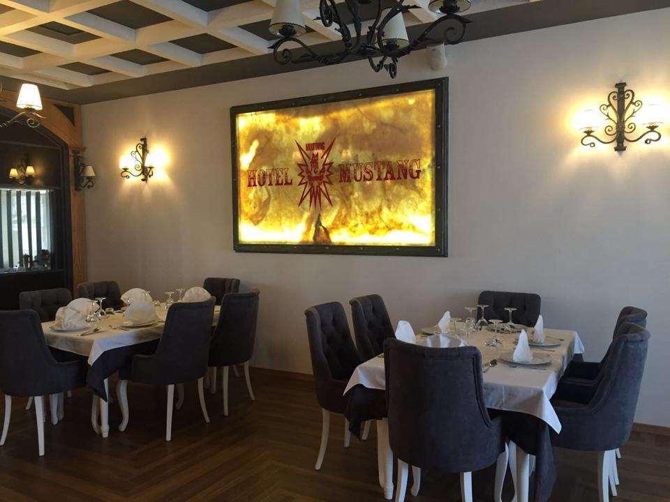 Hotel Mustang Vasqarr Εστιατόριο φωτογραφία